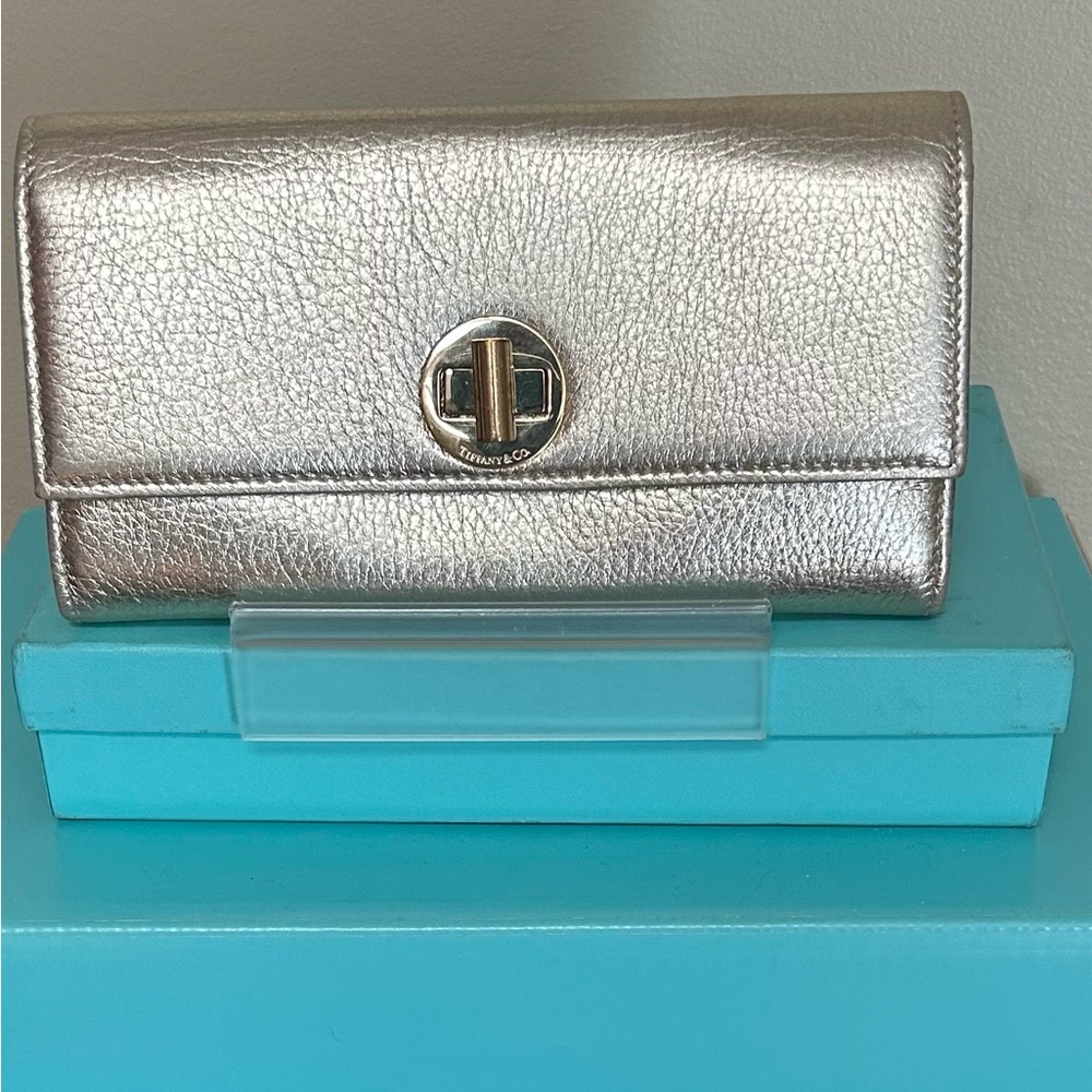 EUC Tiffany’s wallet/crossbody. Dust and box Tiffany’s w/ chain
